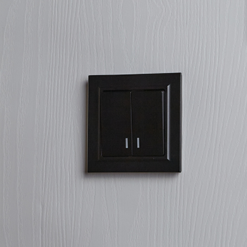 рамка 1-постовая IEK РУ-1-БрЧ-44 Brite - пример установки