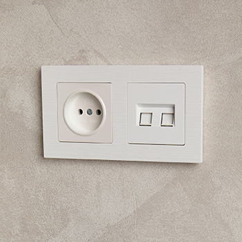 рамка 2-постовая IEK РУ-2-Бр Brite белый рифленый - пример установки