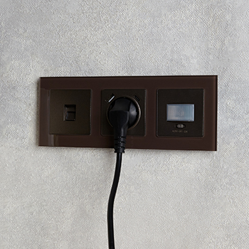 рамка 3-постовая IEK РУ-3-2-БрТБ Brite - пример установки