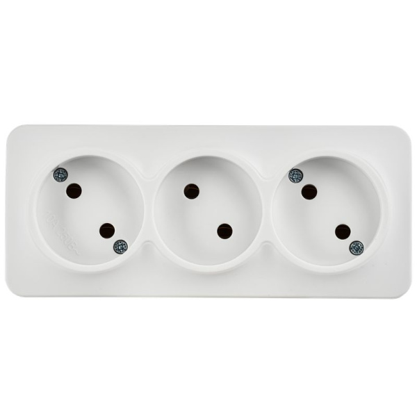 купить Глори белый розетка открытая 3-мест IP20  в Сыктывкаре Глори белый розетка открытая 3-мест IP20