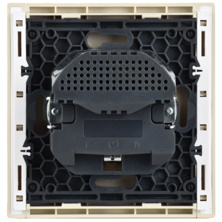 Фортепиано ваниль розетка скрытая 1-мест заземление шторки USB IP20 